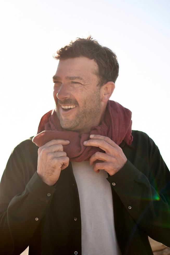 Couleur Chanvre ocre rouge red ochre hemp stole.