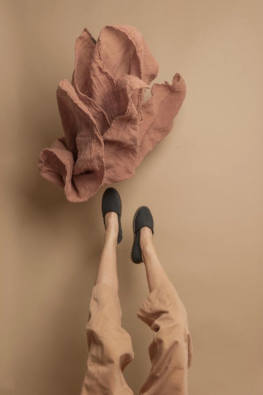 Couleur Chanvre made in france hemp long scarf in rose des sables, sand rose pink.