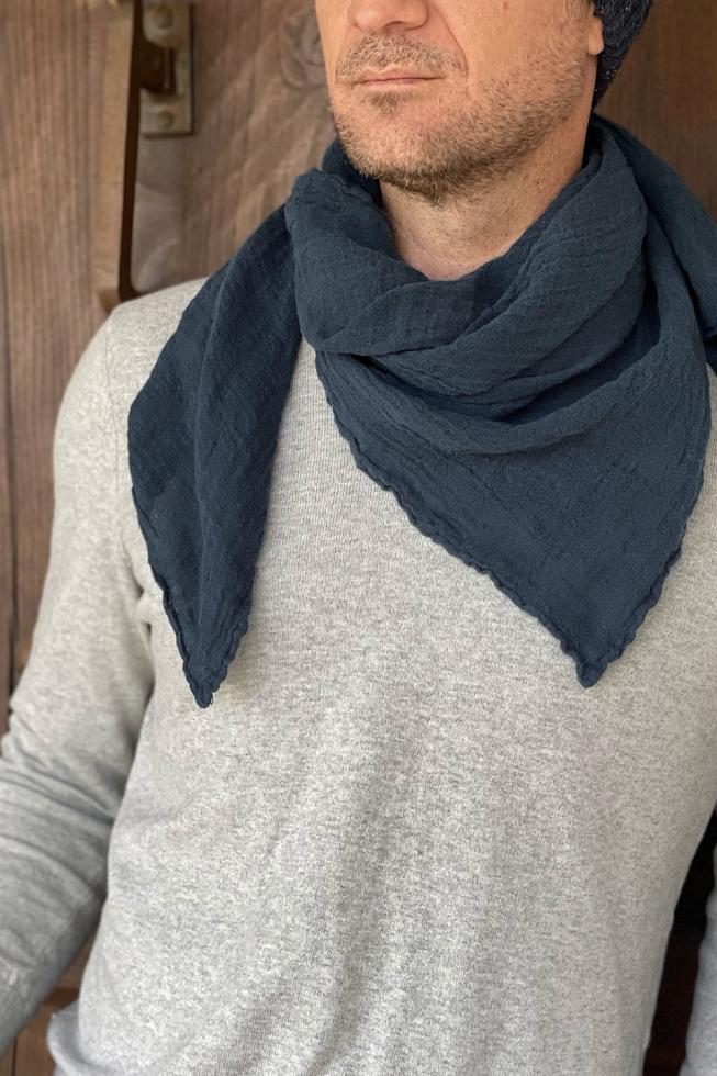 Couleur Chanvre pure hemp made in France carre sqaure scarf in bleu du Japon, indigo navy blue.
