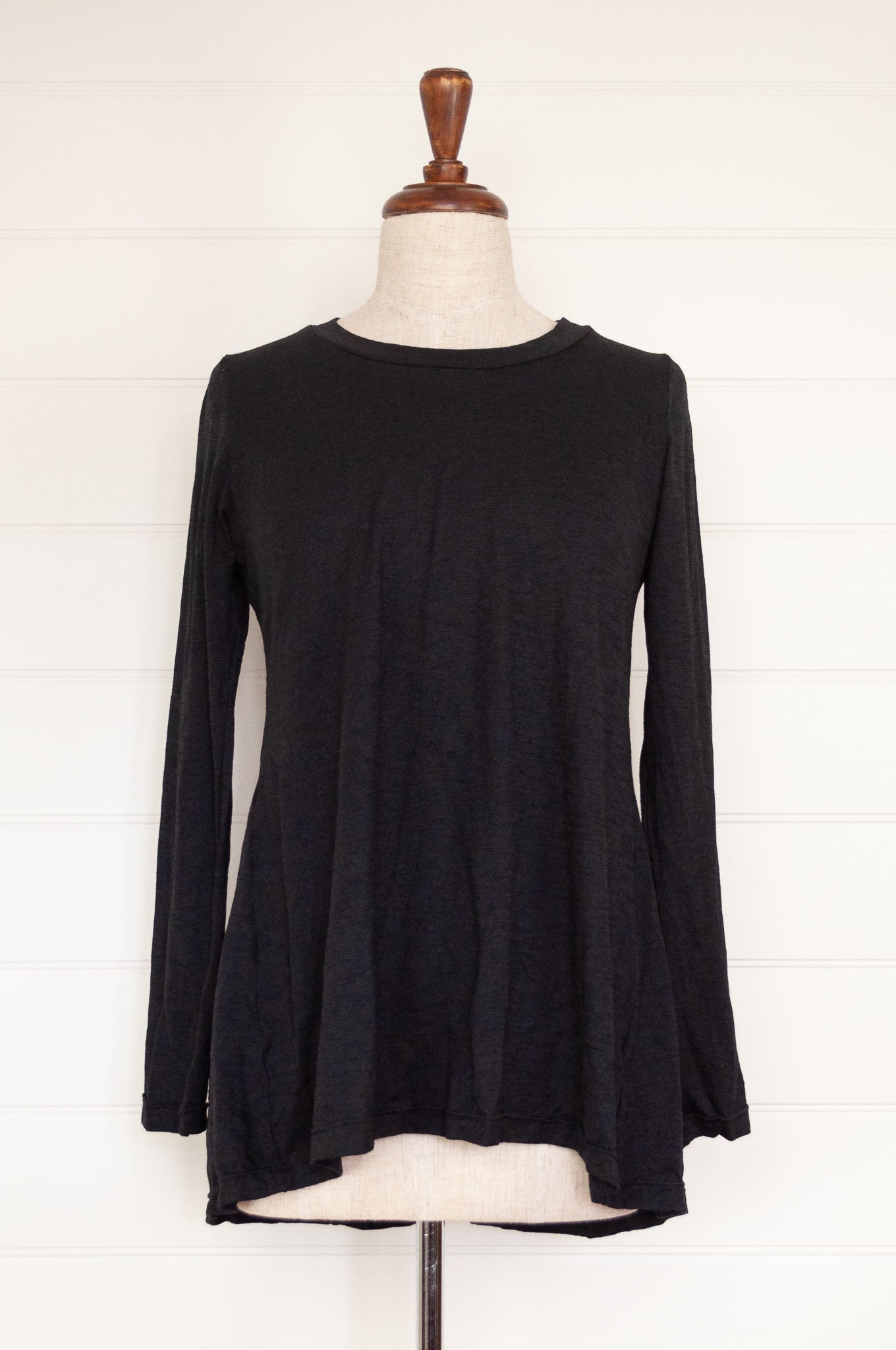 Valia merino bell pullover long sleeved tunic in black.