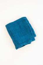 Load image into Gallery viewer, Waffle weave pure linen wash cloth face cloth. In teal blue.
