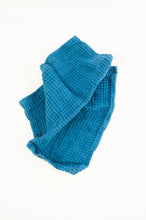 Load image into Gallery viewer, Waffle weave pure linen wash cloth face cloth. In teal blue.