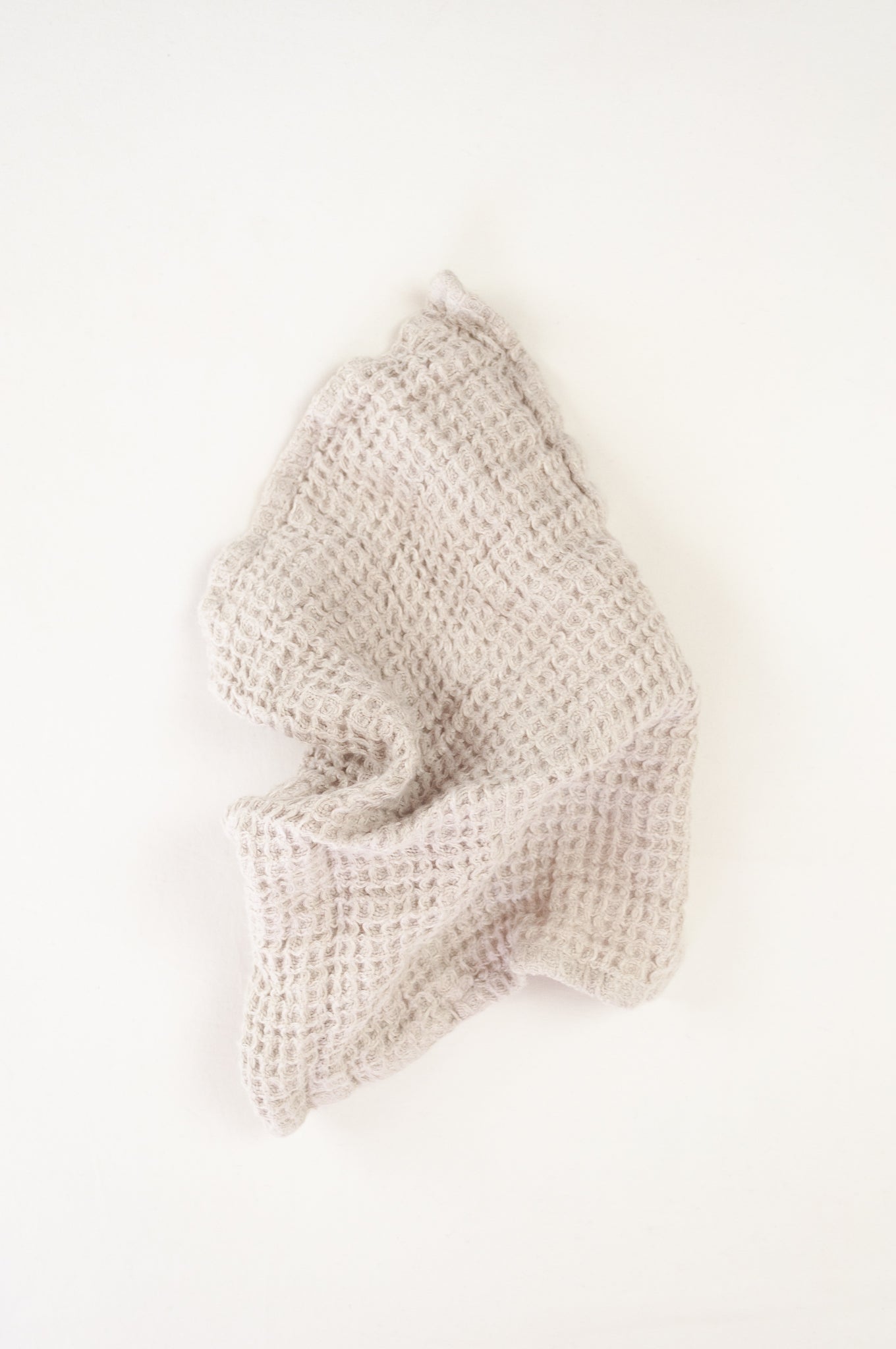 Waffle weave pure linen wash cloth face cloth. In silver grey.