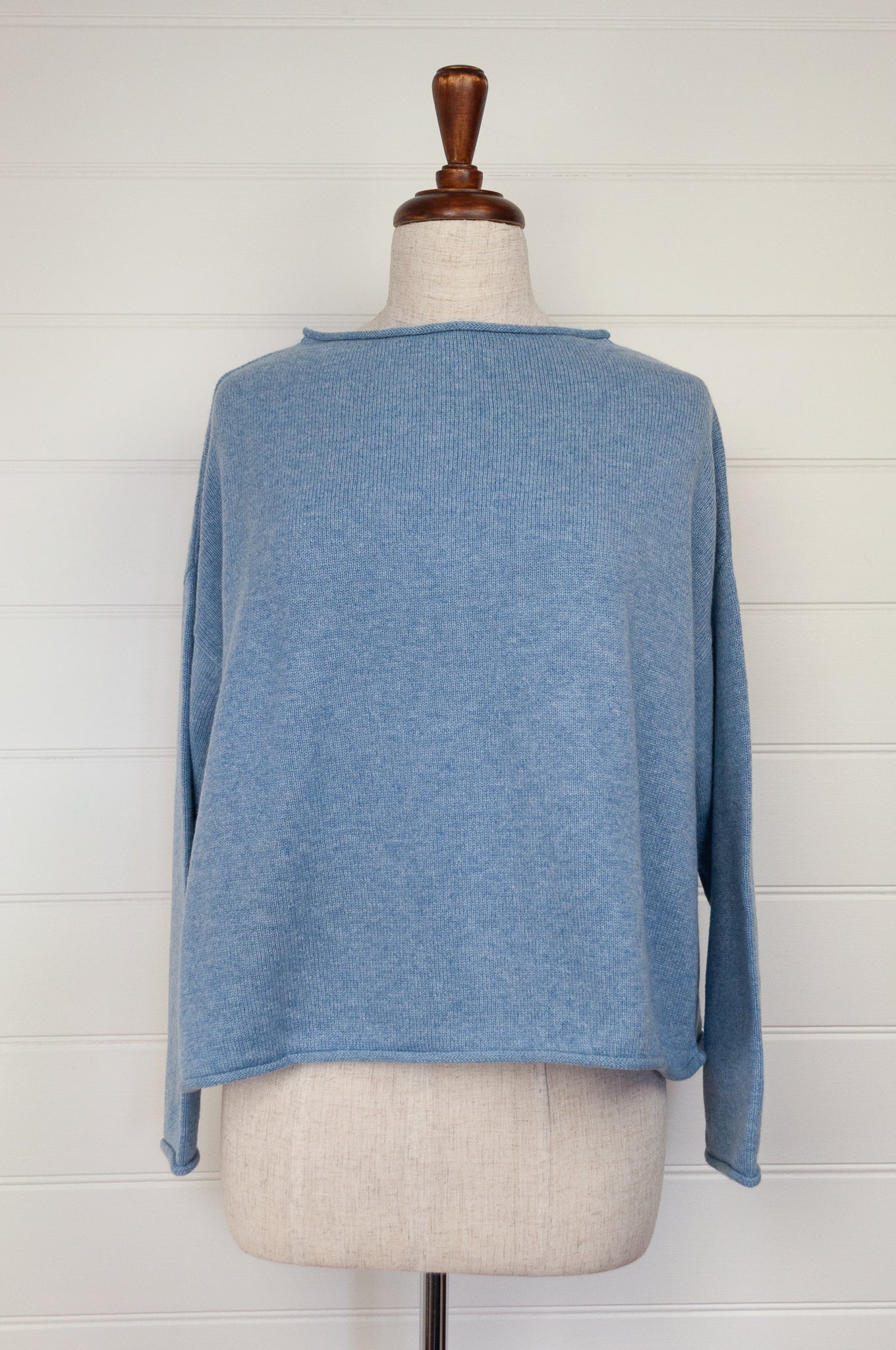 One size reversible cardigan ethically made in Nepal from 100% pure cashmere, in sky blue.