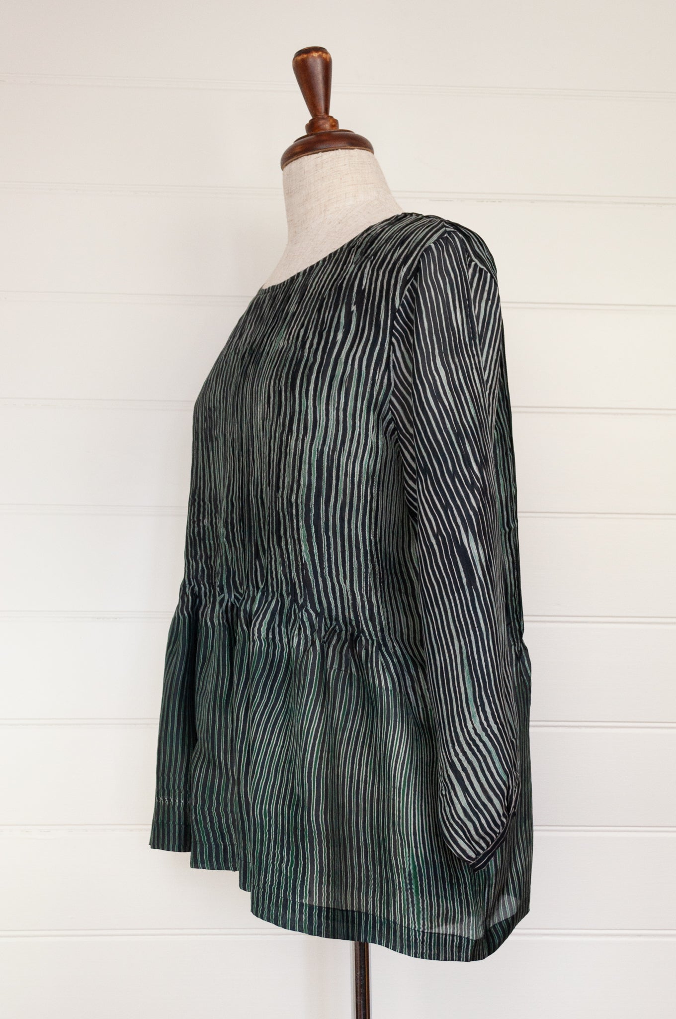 Juniper Hearth Asha top in deep marine, shibori dyed silk in shades of midnight navy and emerald green, long sleeve pintucked loose fitting round neck top.