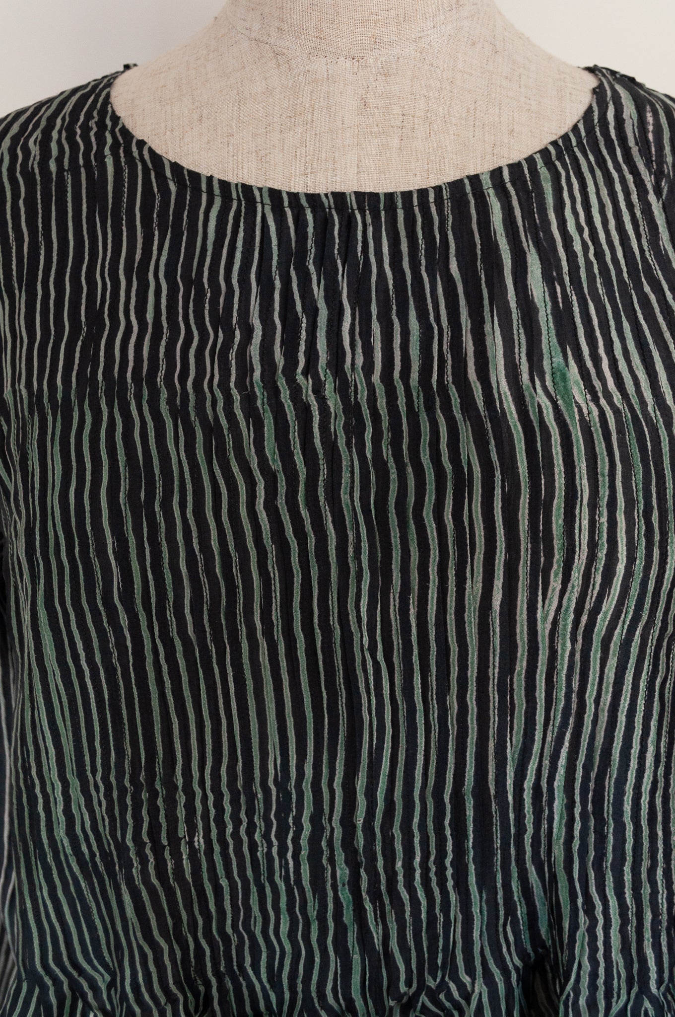 Juniper Hearth Asha top in deep marine, shibori dyed silk in shades of midnight navy and emerald green, long sleeve pintucked loose fitting round neck top.