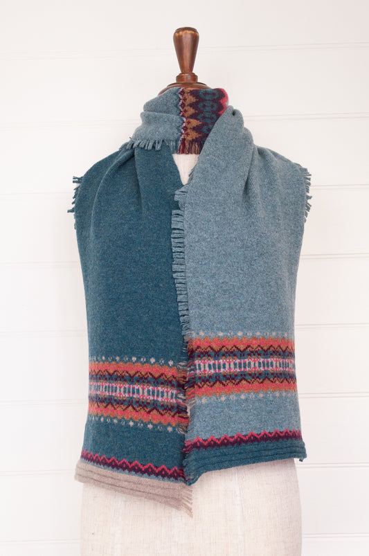 Eribé Alloa scarf with colour blocking, fairisle and fringed edging. Lugano Rose in teal green and pink