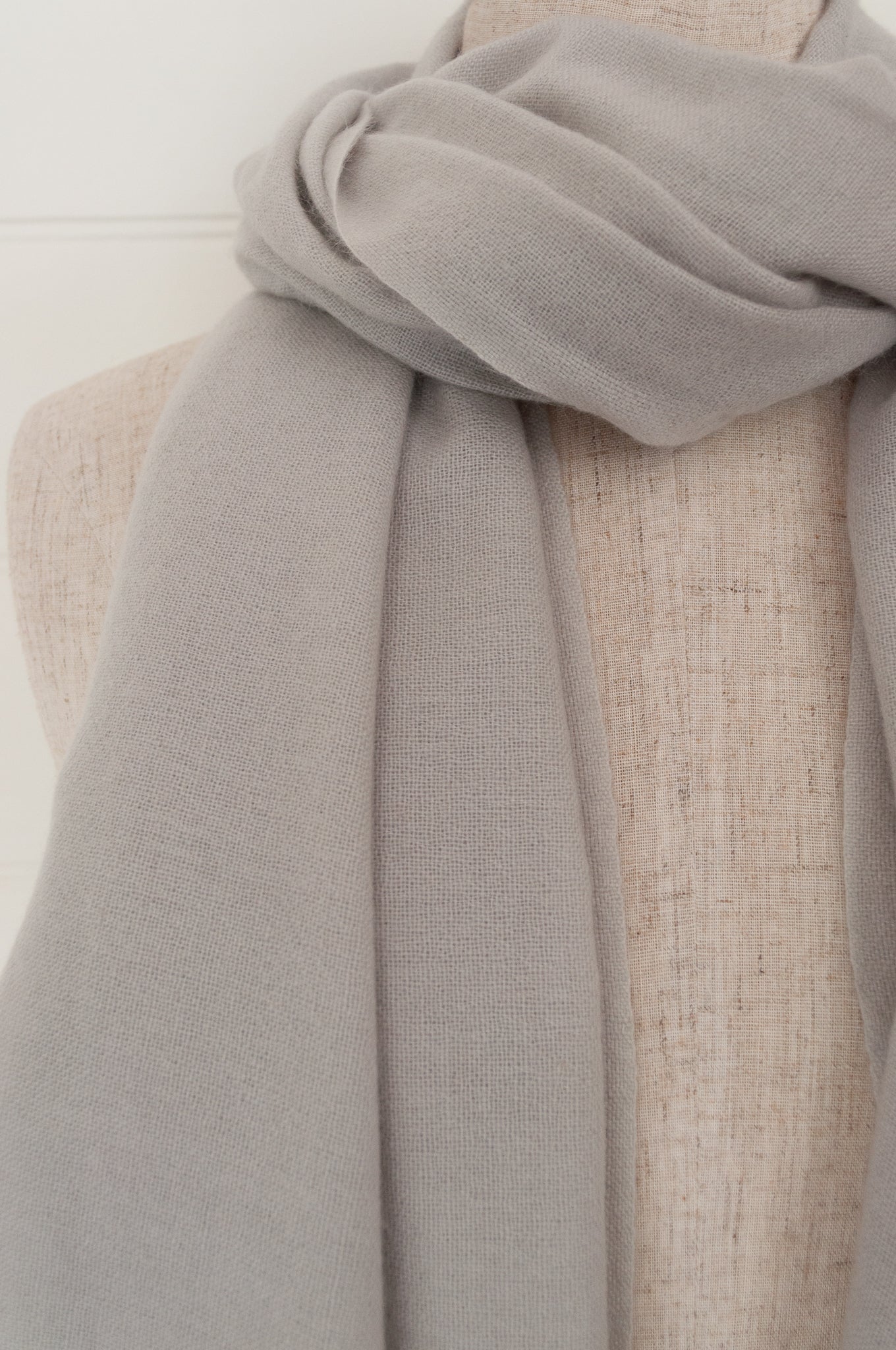 Juniper Hearth woven cashmere scarf featuring fagoting detail and fringed at ends, in silver grey.