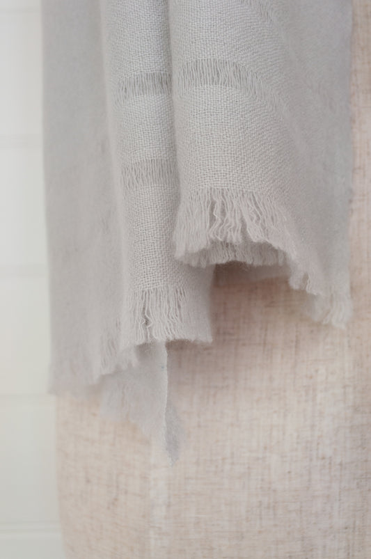 Juniper Hearth woven cashmere scarf featuring fagoting detail and fringed at ends, in silver grey.