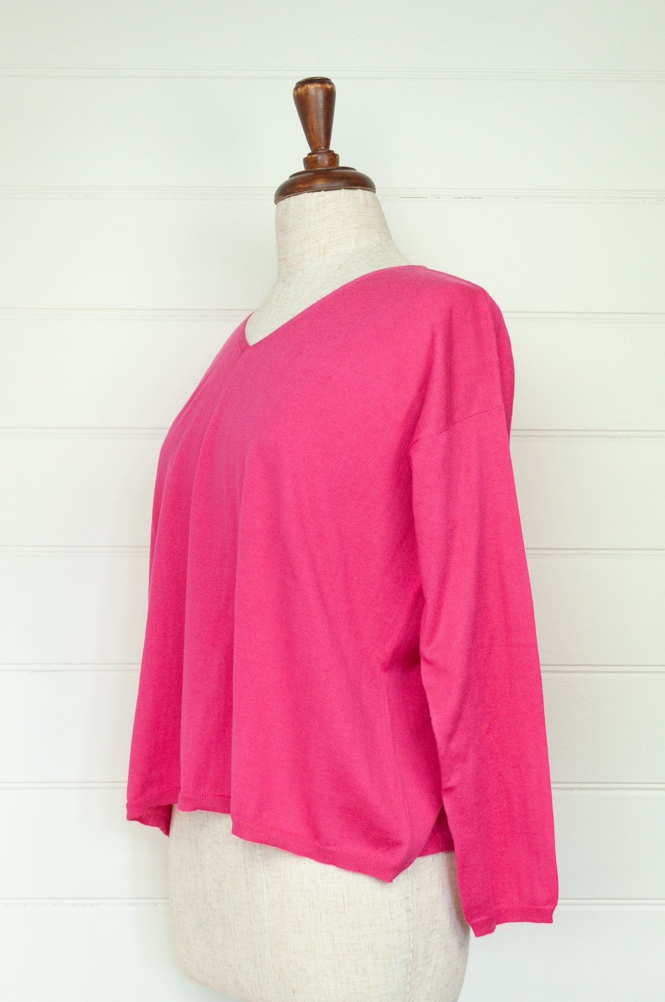One size V-neck slouchy cashmere cotton summer sweater in bright rose pink.