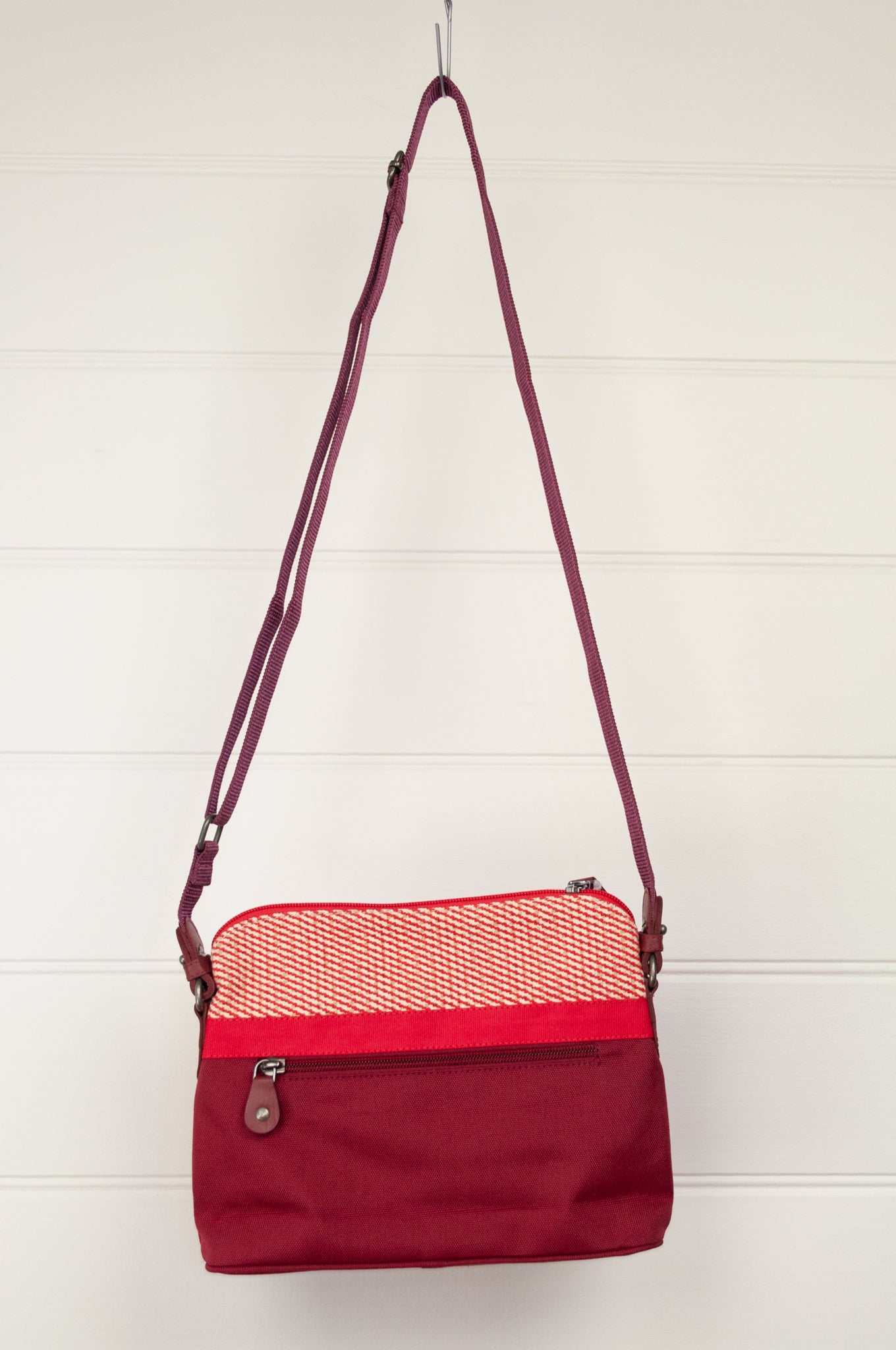 Anna Kaszer Paris Presto bag in Malva, compact size with flat base, red and ecru print print trim on deep red body, adjustable cross border shoulder strap.