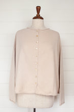 Load image into Gallery viewer, Classic V cashmere sweater - ecru