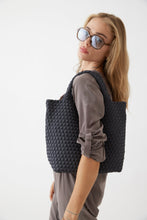 Load image into Gallery viewer, Andreina Ciudad handwoven cross body bag handbag in charcoal.