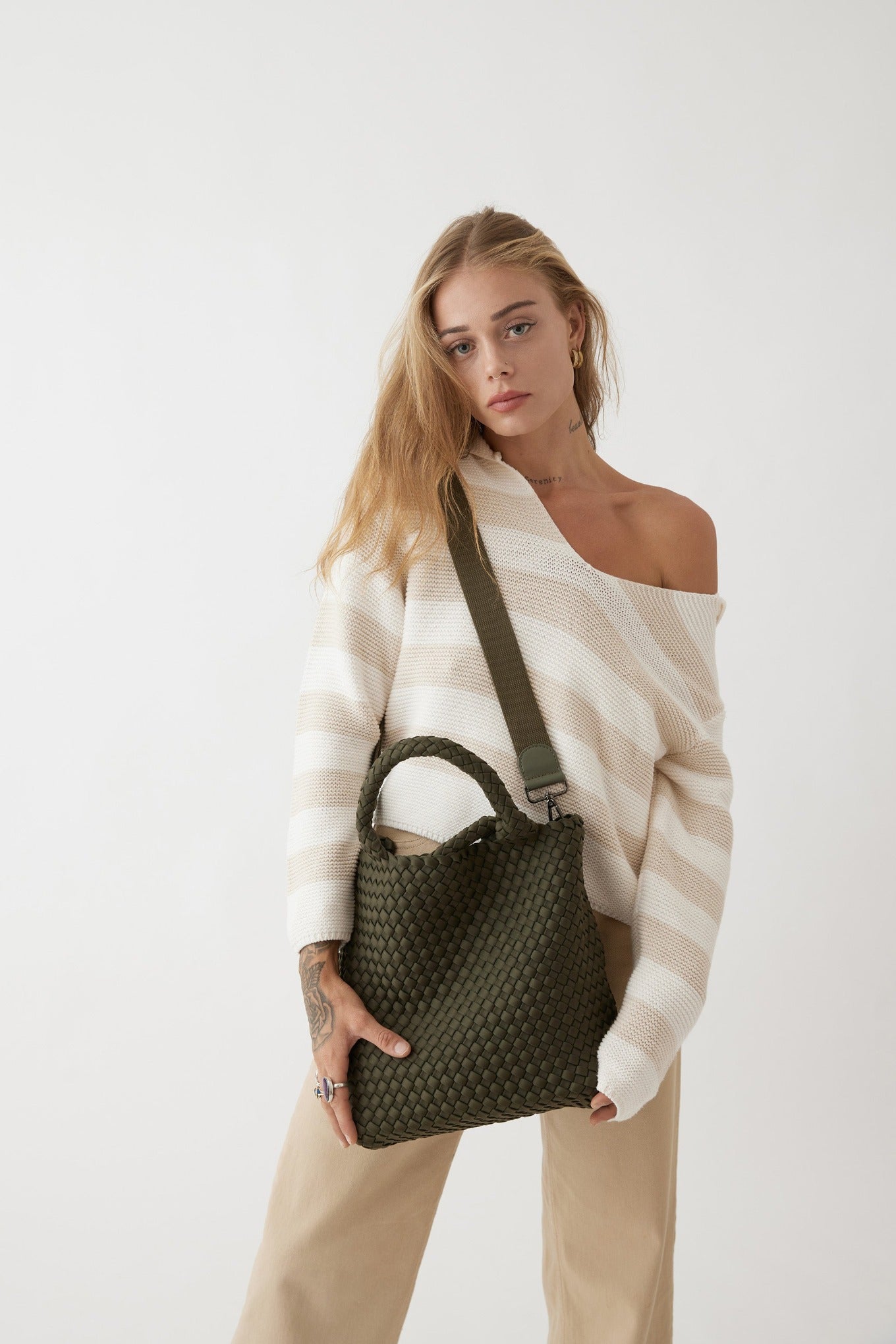 Andreina handwoven Ciudad tote crossbody bag in army green.