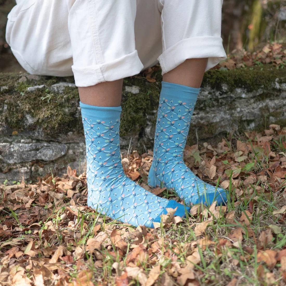 Bonne Maison cotton patterned socks Toile de Jouy in washed blue floral trellis.