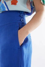Load image into Gallery viewer, Elk the Label French linen Olsson pant, cropped lengthy in ultramarine.