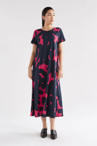 Elk organic cotton T-shirt Haki dress in navy and pink Tera print.