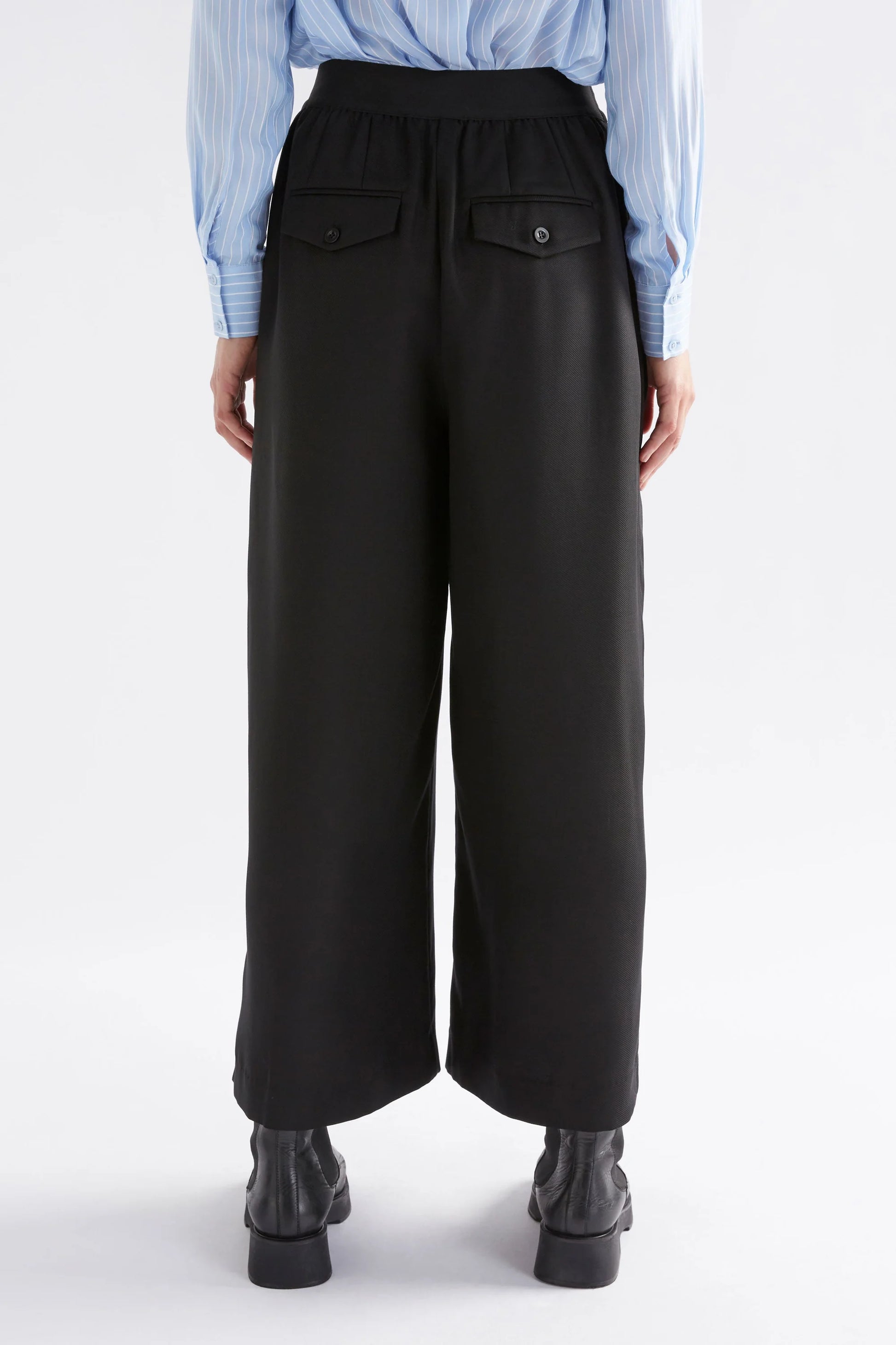 Elk Sepp pants in black, with elastic waist.