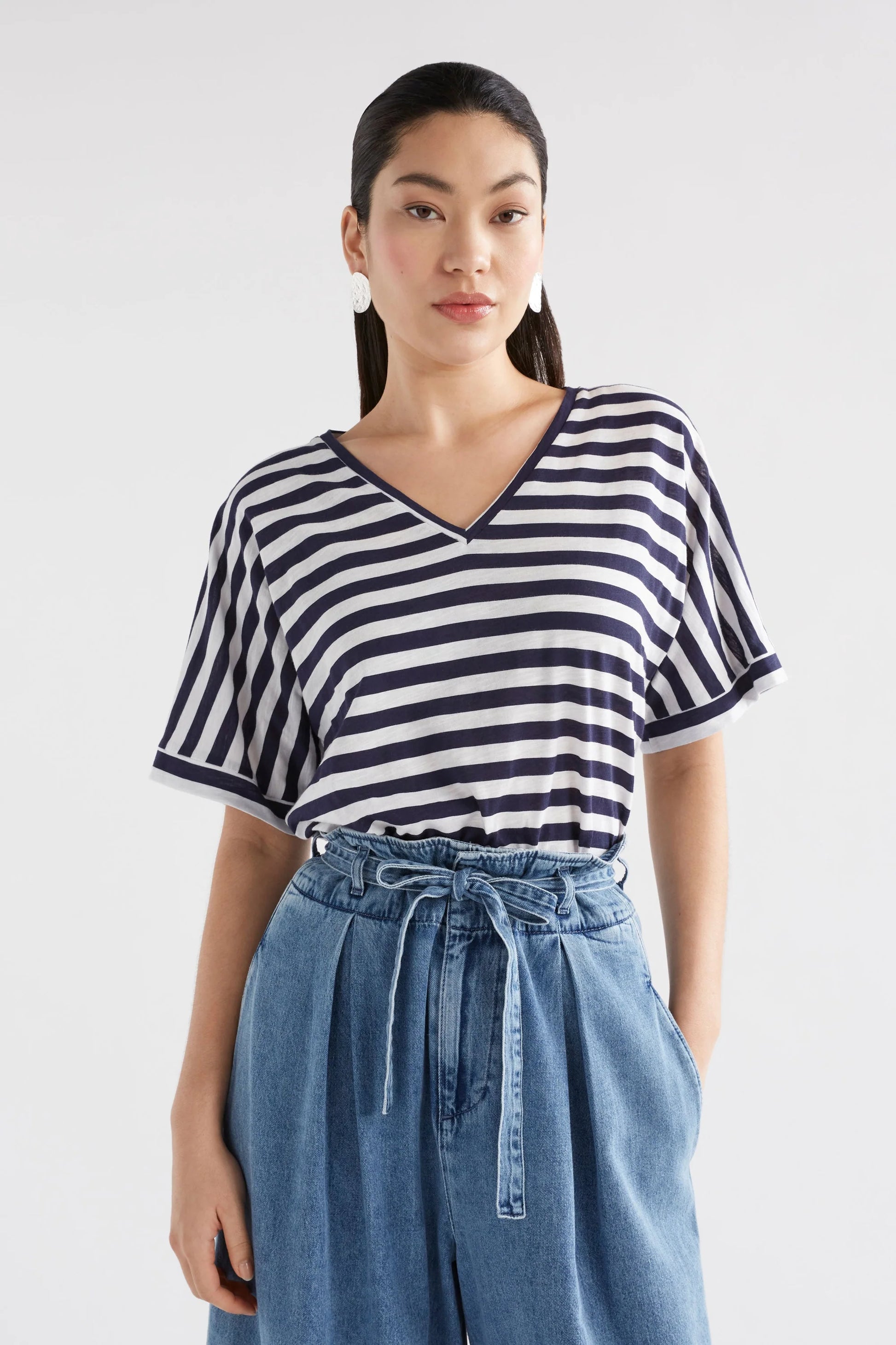 Elk v-neck Seter tee in navy blue and white stripe.