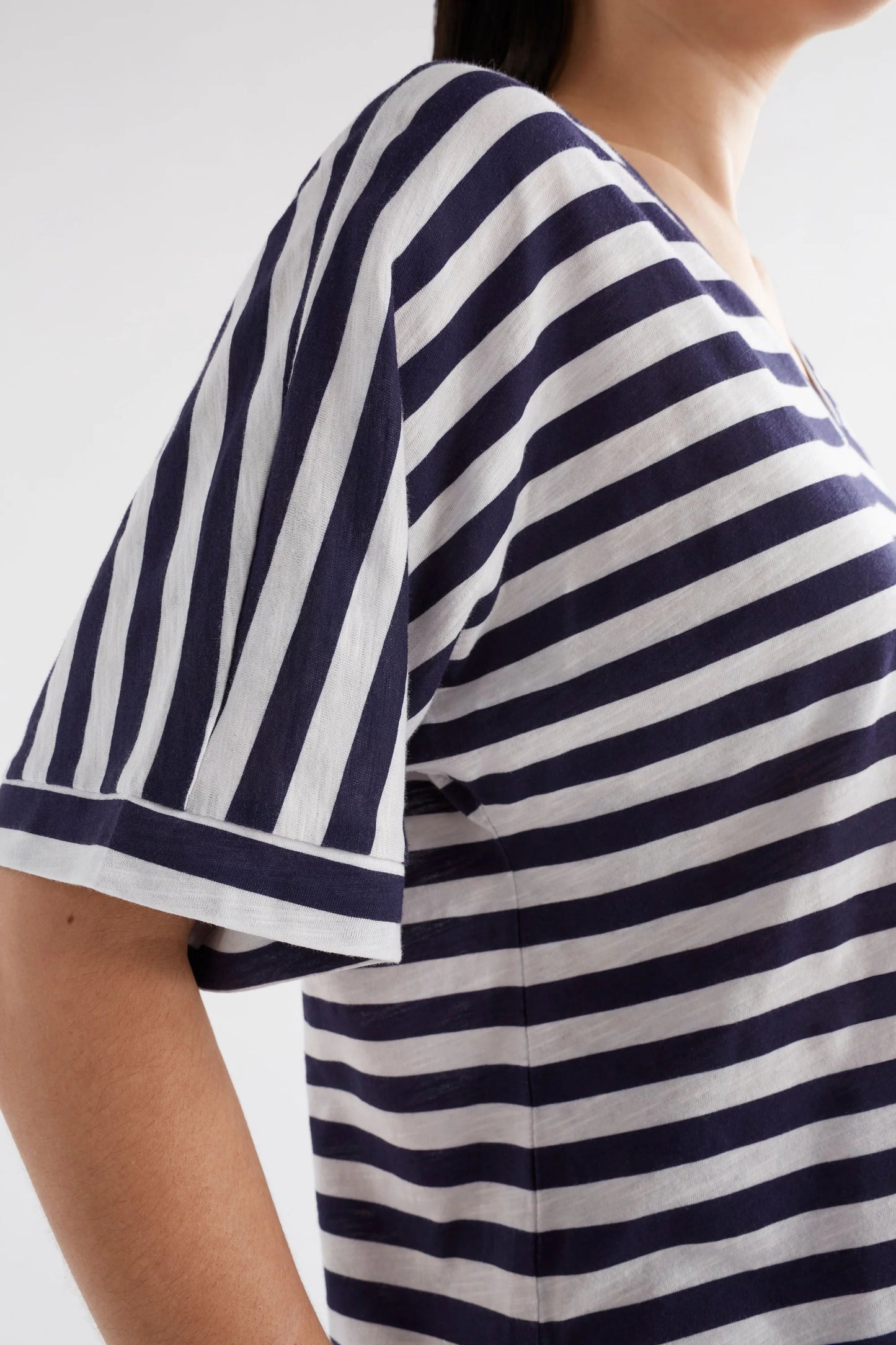 Elk v-neck Seter tee in navy blue and white stripe.