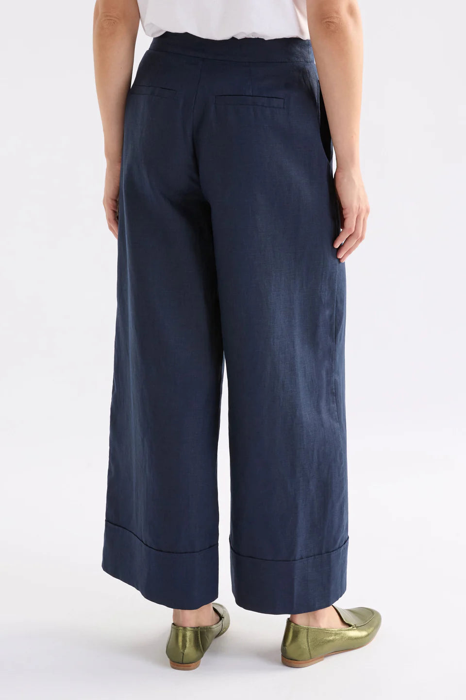 Elk Anneli light linen pants in moonlight navy blue.