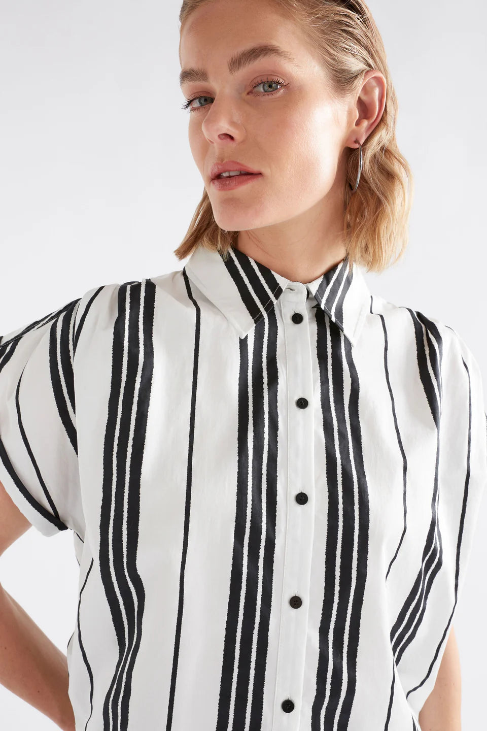 Elk organic cotton Fez shirt white with black stripes.
