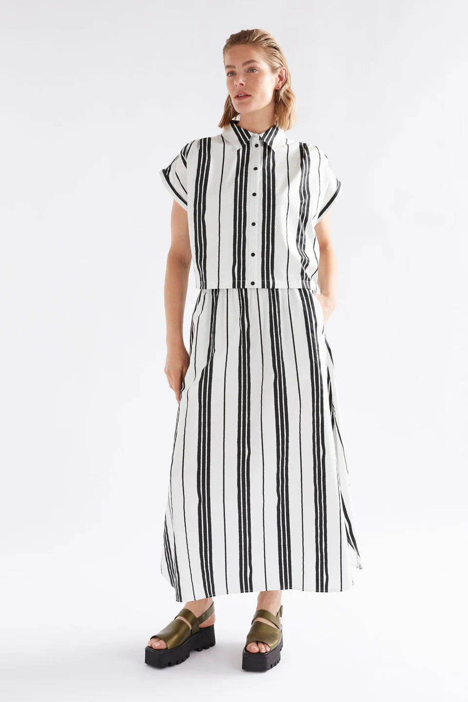 Elk organic cotton Fez shirt white with black stripes.