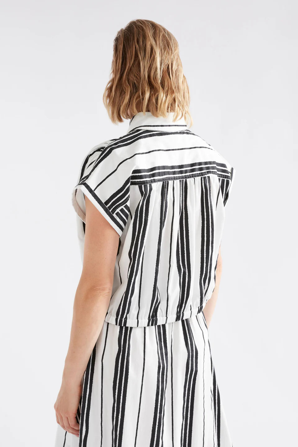 Elk organic cotton Fez shirt white with black stripes.