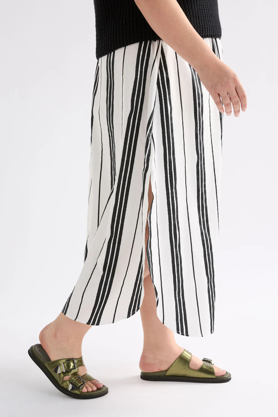 Elk organic cotton Fez skirt white with black stripes.