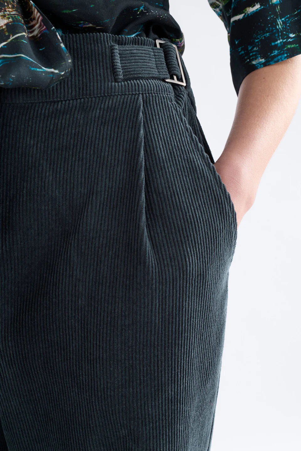 Elk Noemi corduroy straight leg pant organic cotton in Carbon dark blue grey.