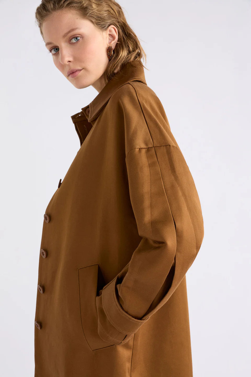 Elk Talli organic cotton coat in cinnamon brown.