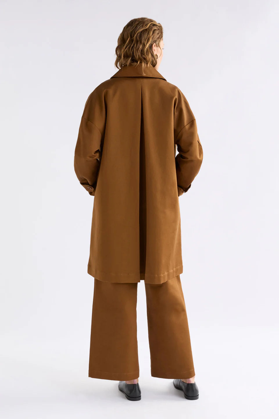 Elk Talli organic cotton coat in cinnamon brown.
