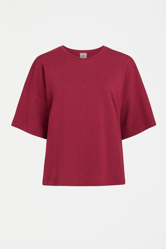 Elk Kovaa tee organic cotton in Deep rouge red.