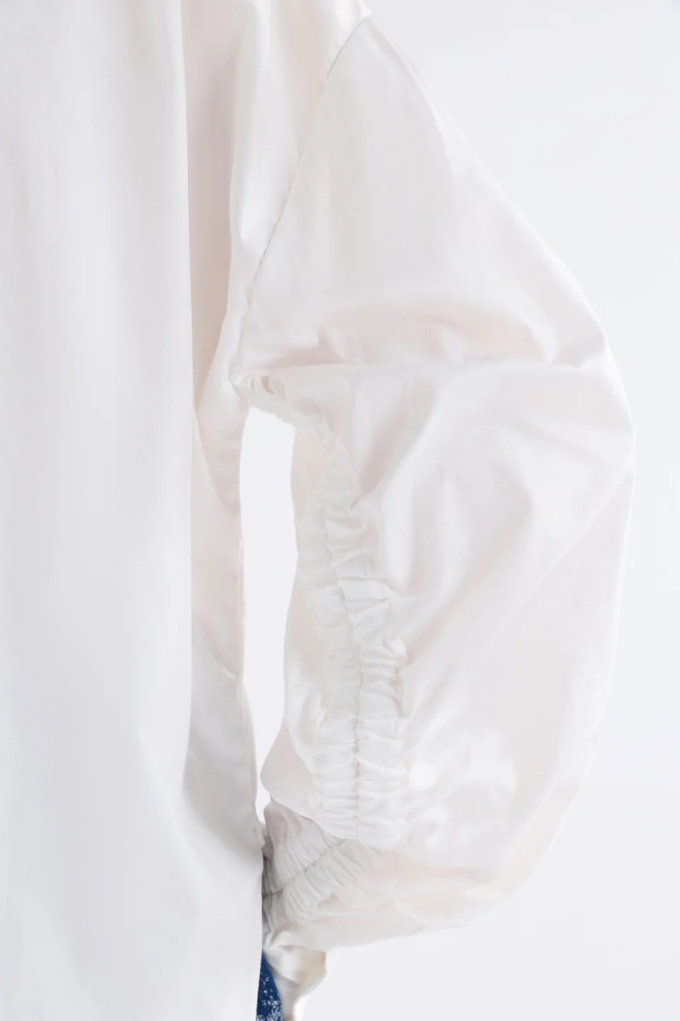 Elk organic cotton white Sol shirt with ruched sleeve detail.