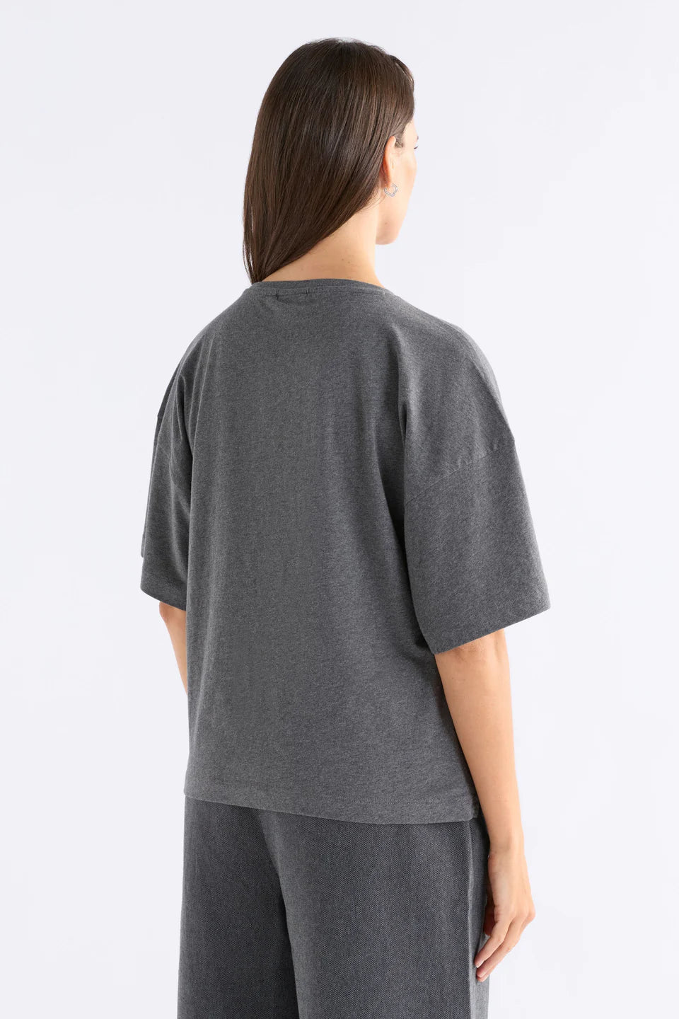 Elk organic cotton Kovaa tshirt in charcoal grey.