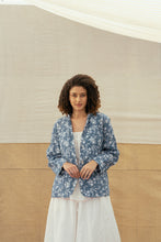 Load image into Gallery viewer, Dve Varuuni jacket - Aegean blue print