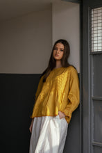 Load image into Gallery viewer, Dve Ruhi one size silk cotton top with gathered cuff and bodice pintucks.