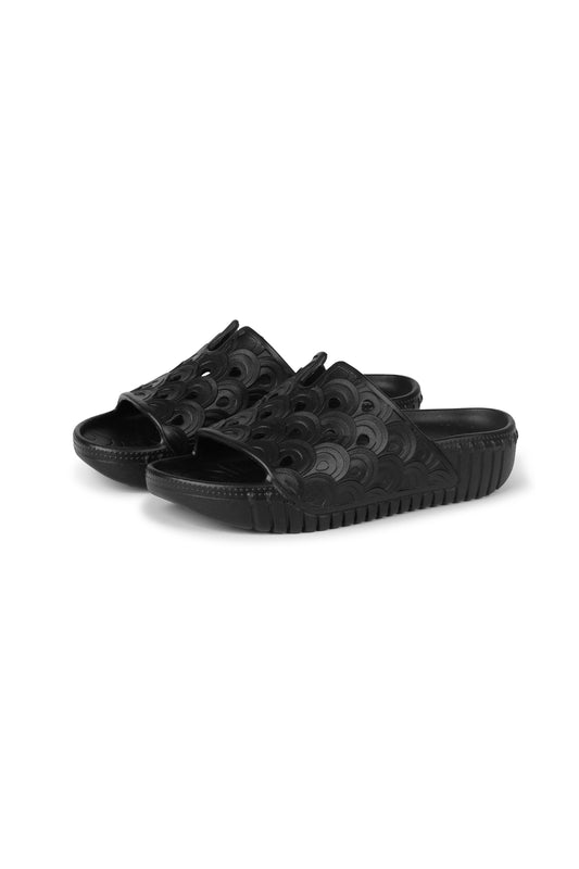 Ilse Jacobsen Birch EVA slide sandal in black.