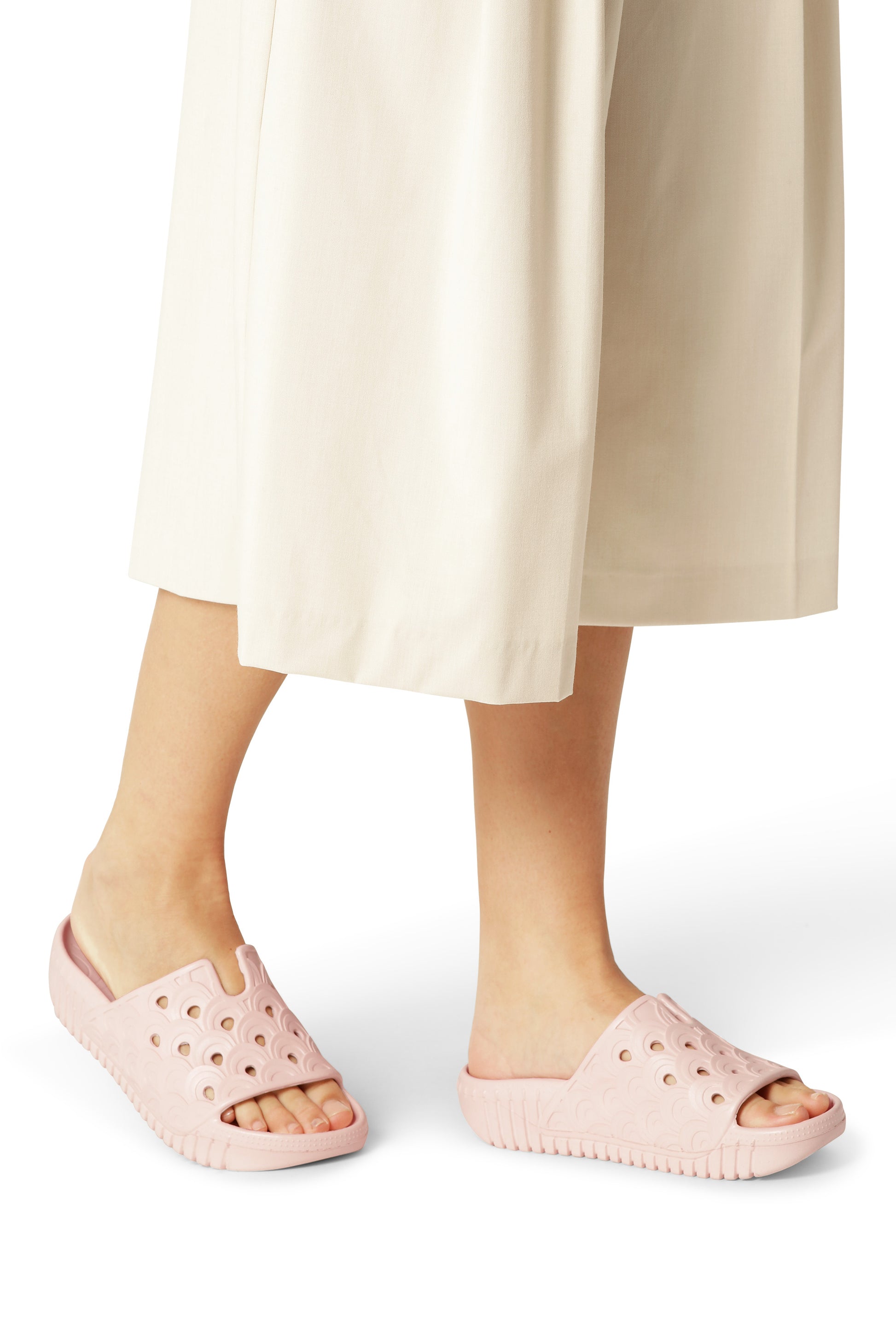 Ilse Jacobsen Birch EVA slide sandal in Lotus light pink.