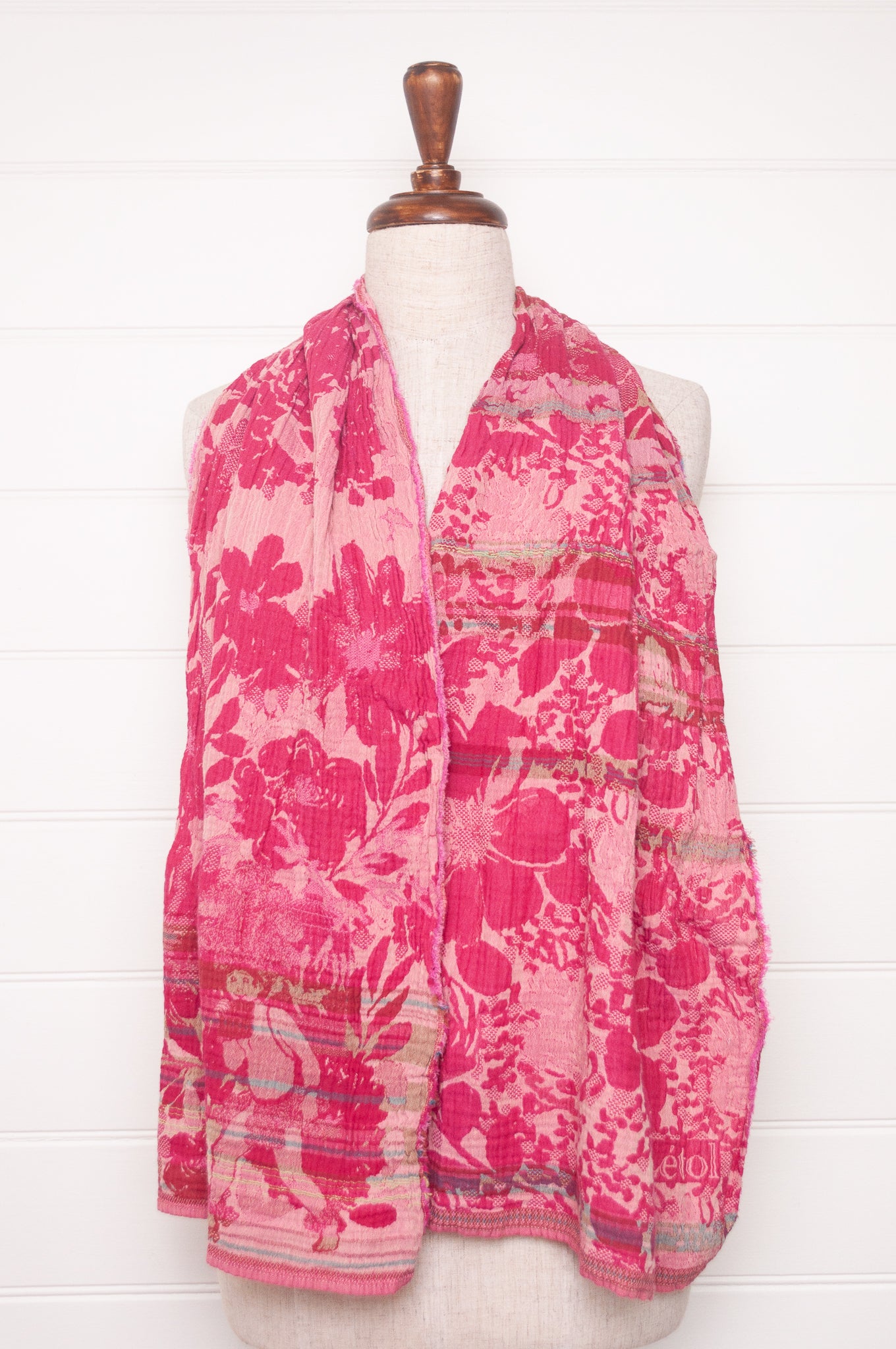 Letol organic cotton floral jacquard scarf Emilienne floral design in rose, shades of pink.