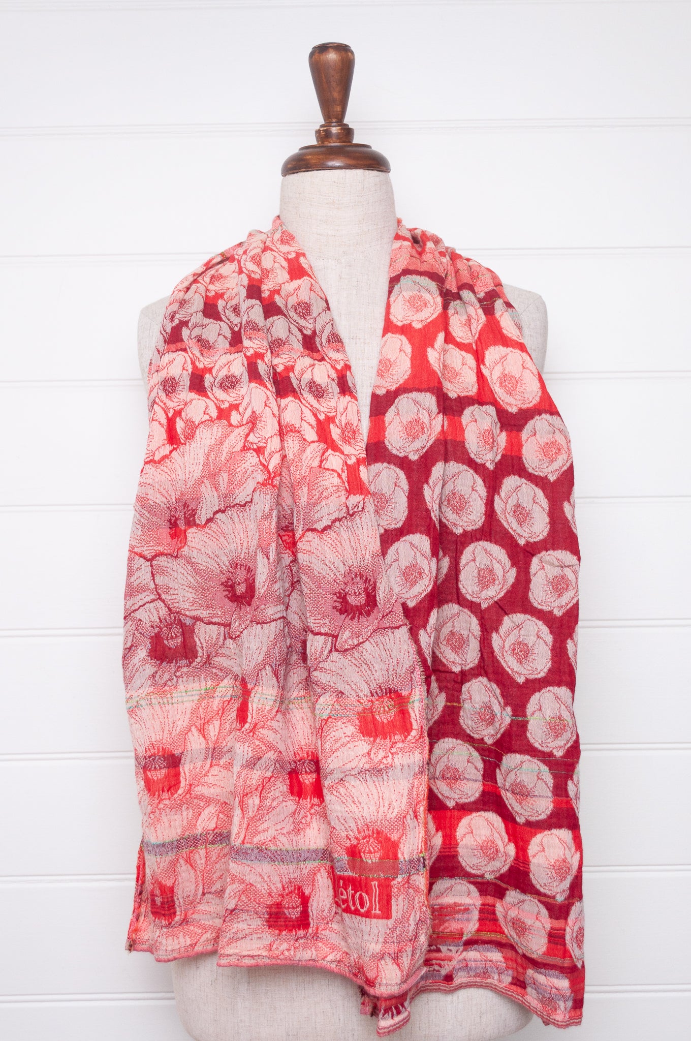 Letol organic cotton jacquard floral scarf Stephanie in Cocquelicot poppy red.