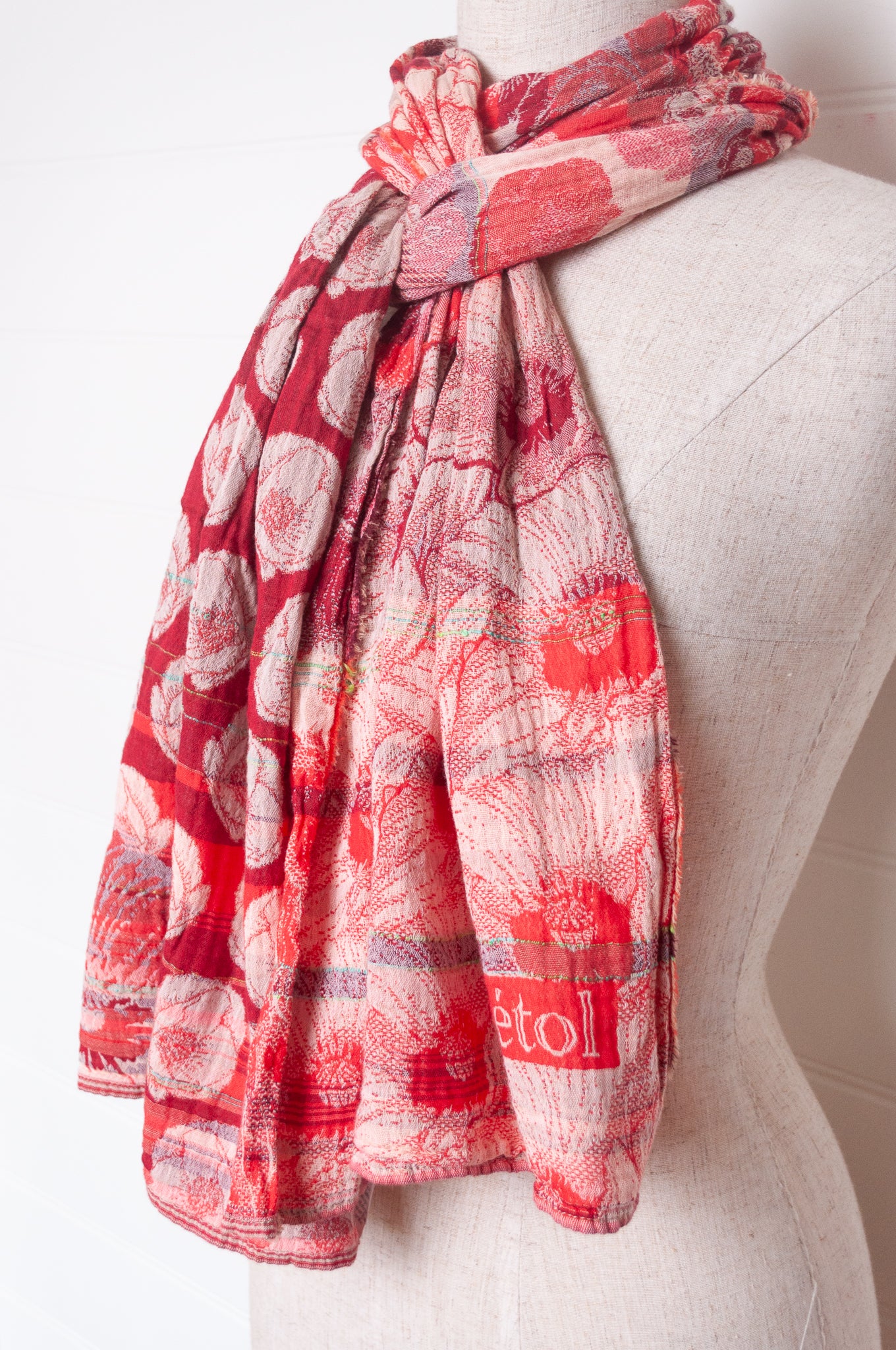 Letol organic cotton jacquard floral scarf Stephanie in Cocquelicot poppy red.