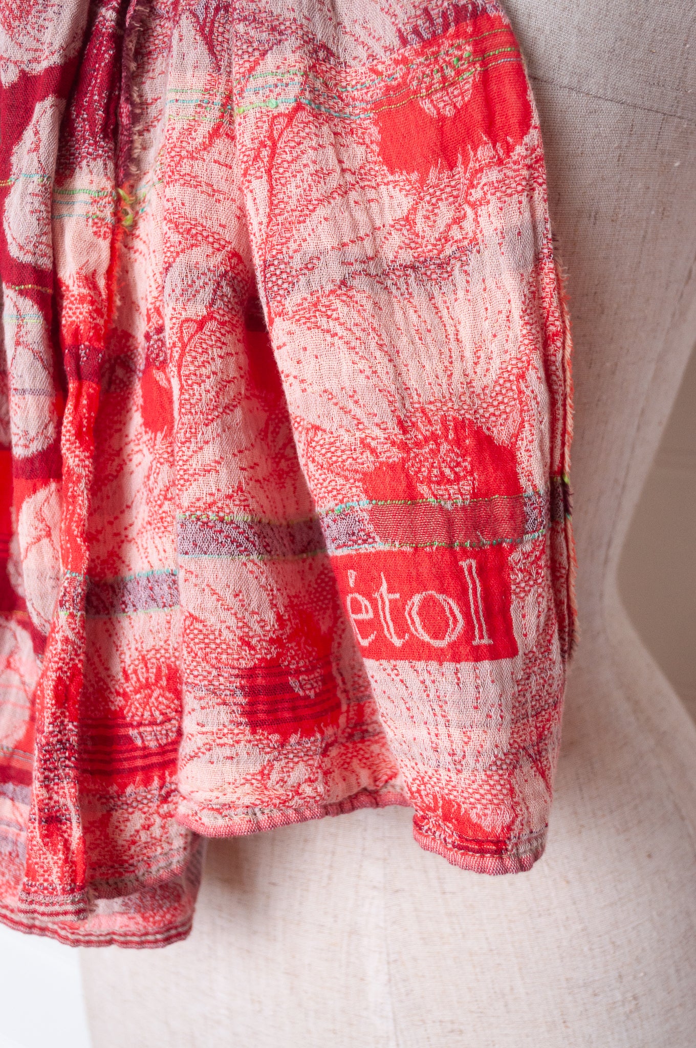 Letol organic cotton jacquard floral scarf Stephanie in Cocquelicot poppy red.