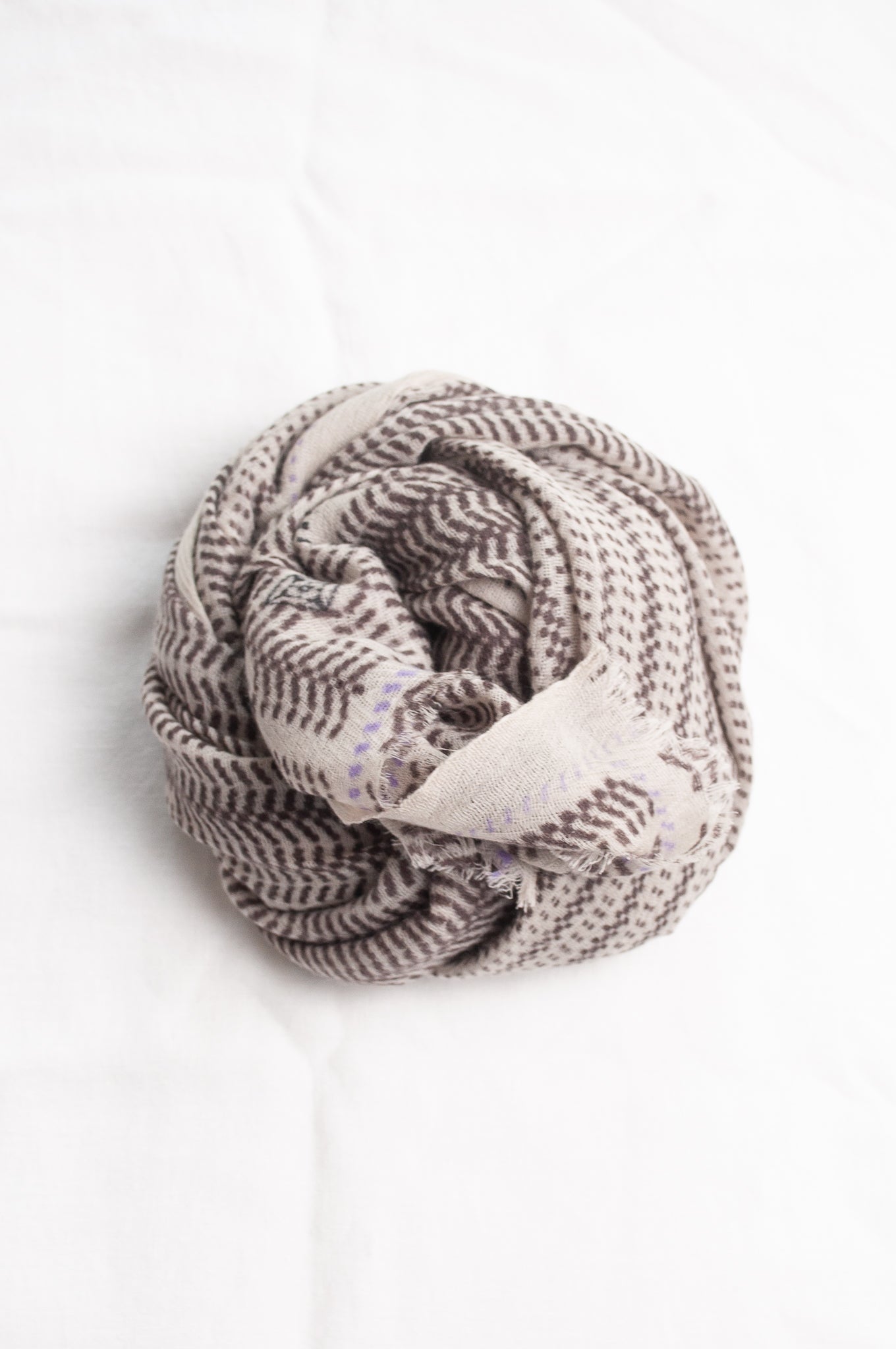 Anna Kaszer fine wool Vlaki gray and white scarf on a white background