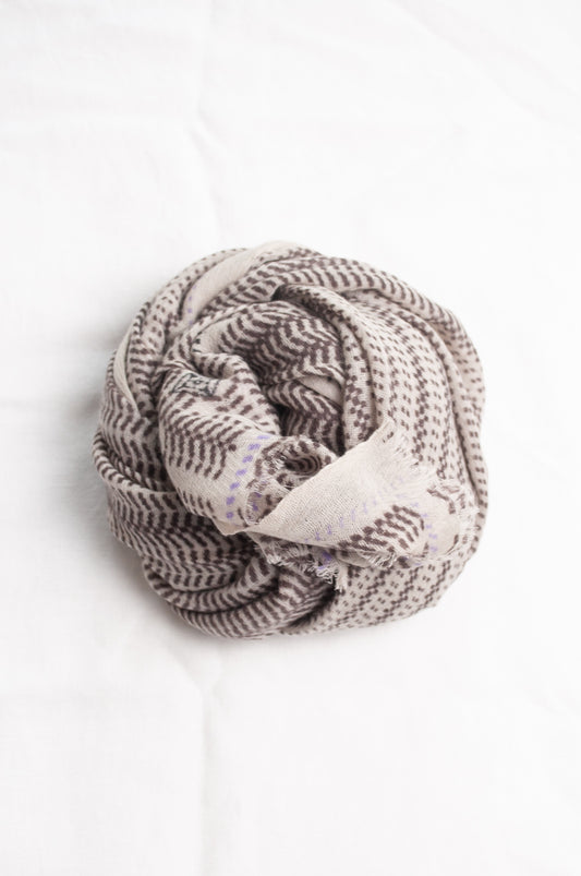 Anna Kaszer fine wool Vlaki gray and white scarf on a white background