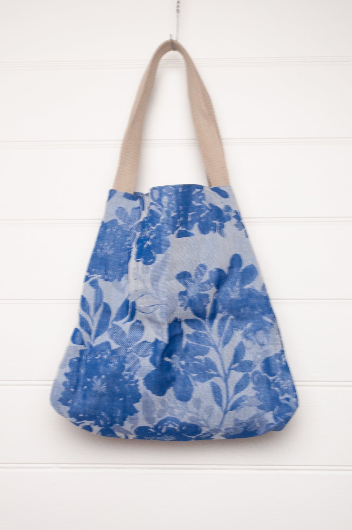 Letol organic cotton jacquard weave tote bag in azur blue floral design.