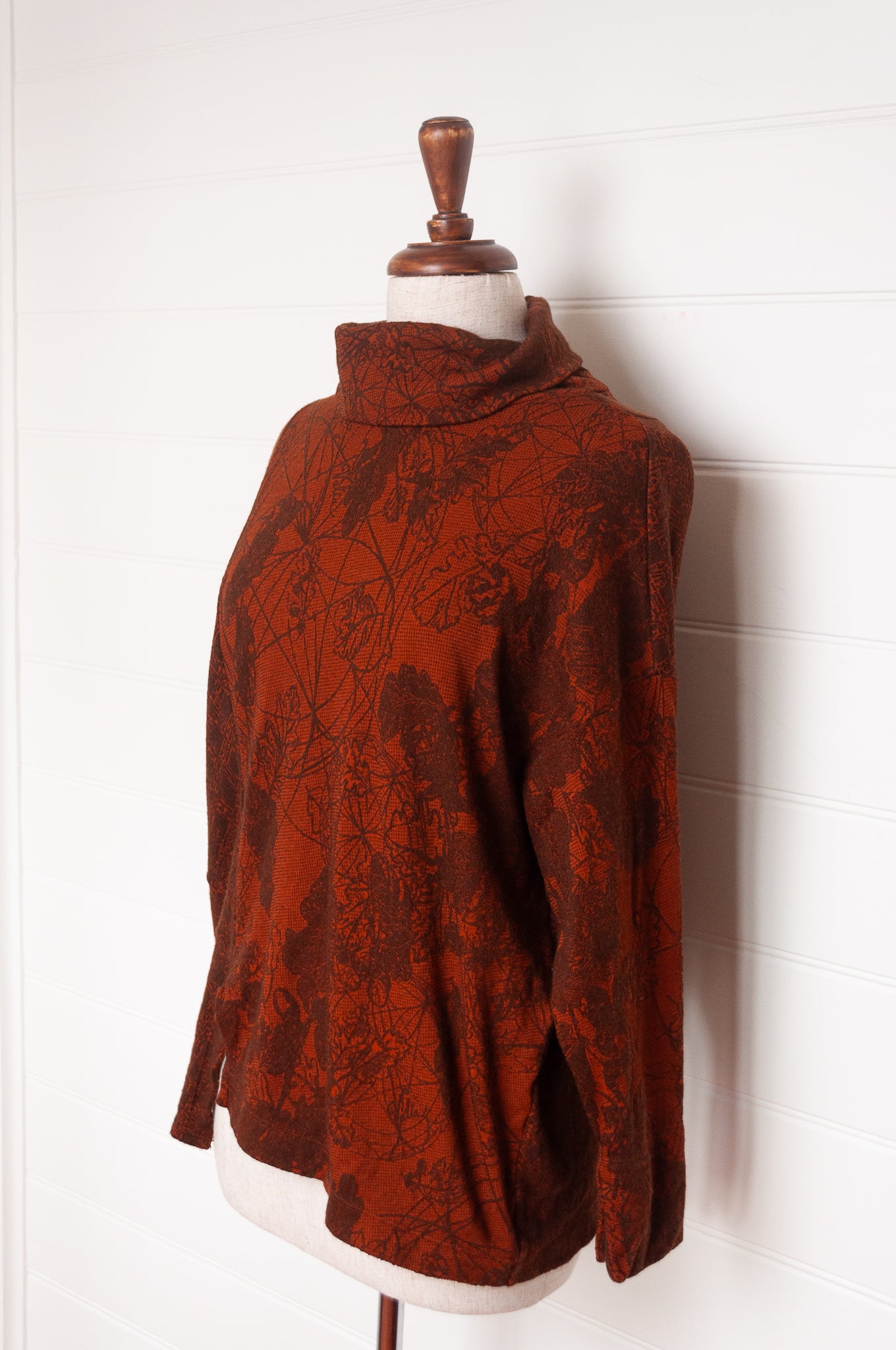 Valia merino wool jersey jacquard Crossroads pullover in desert.