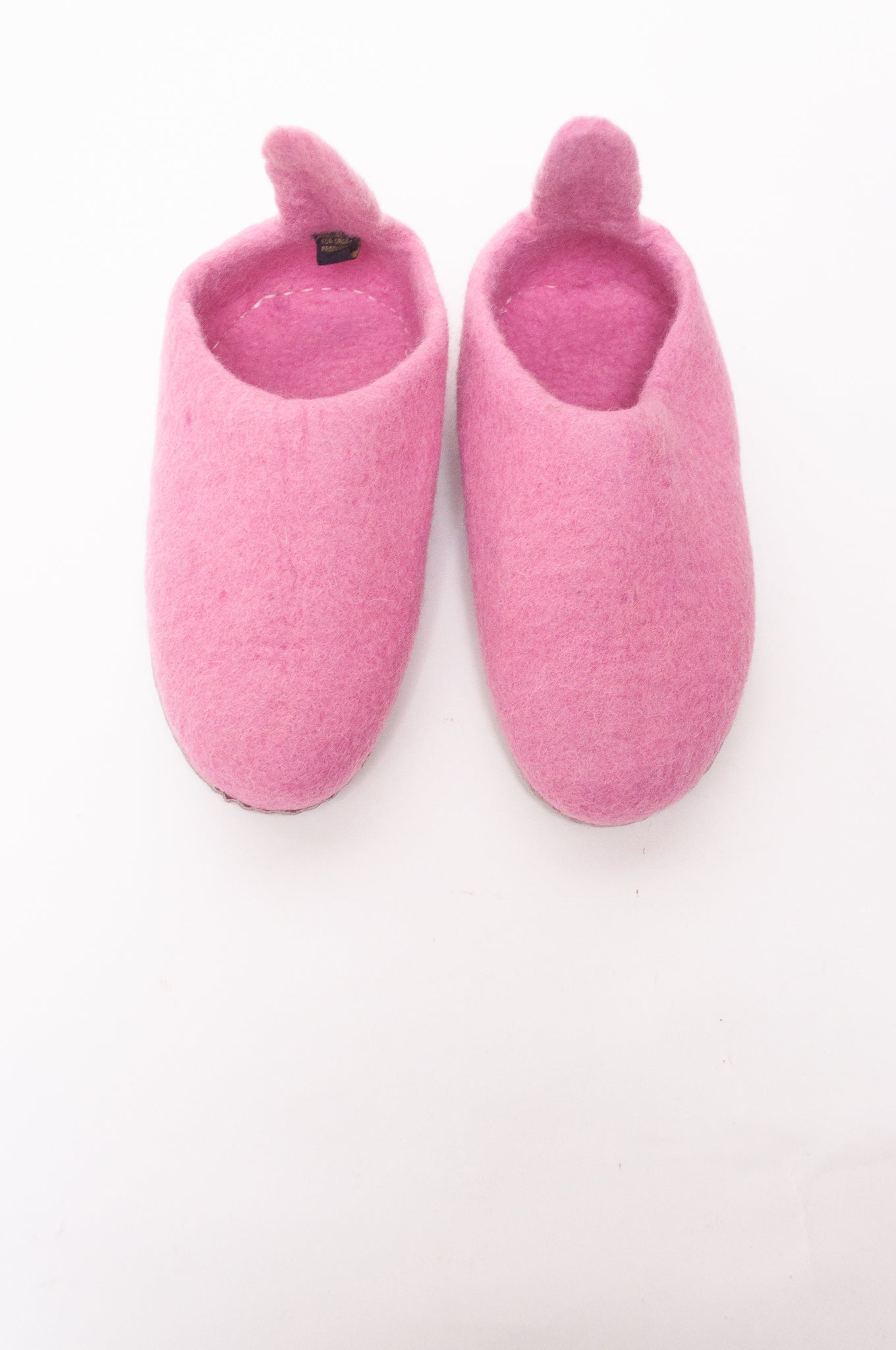 Wool felt pull on slippers in pink.