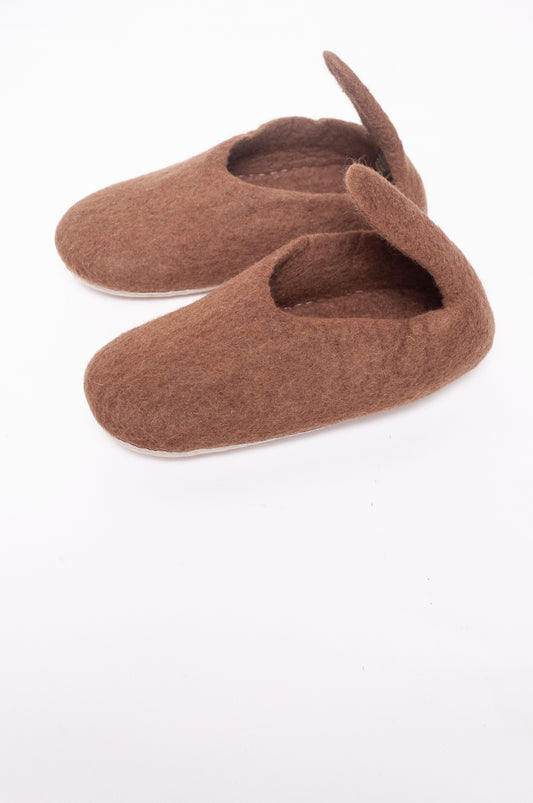 Wool felt pull on slippers in brown.