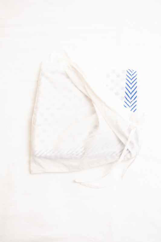Baby dohar cot size cotton muslin block print blue stars on white.